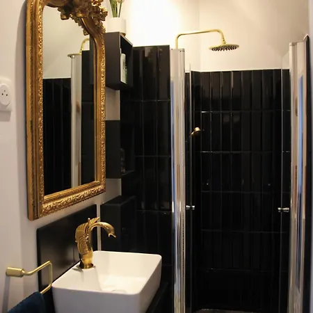 Peregrine House, Elegant Apartment, Historic Centre Of Apartment *
